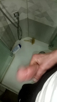 Saya akan berikan batang saya ke dalam tangan nakal