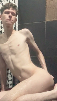 Kedoimath - a Twink Showing His Femine Body