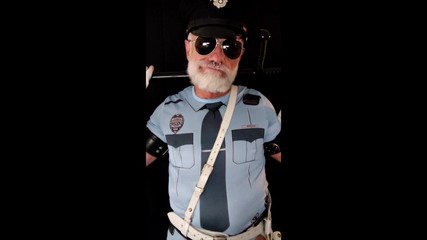 MusclesCigarsFFPig: Policajt trestá