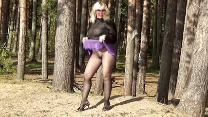 Nylon-Heels: Sekretářka v přírodě