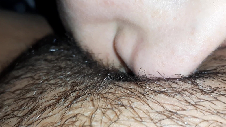 Lesbian-candys: Cận cảnh liếm âm hộ đầy lông với cực khoái nhanh chóng