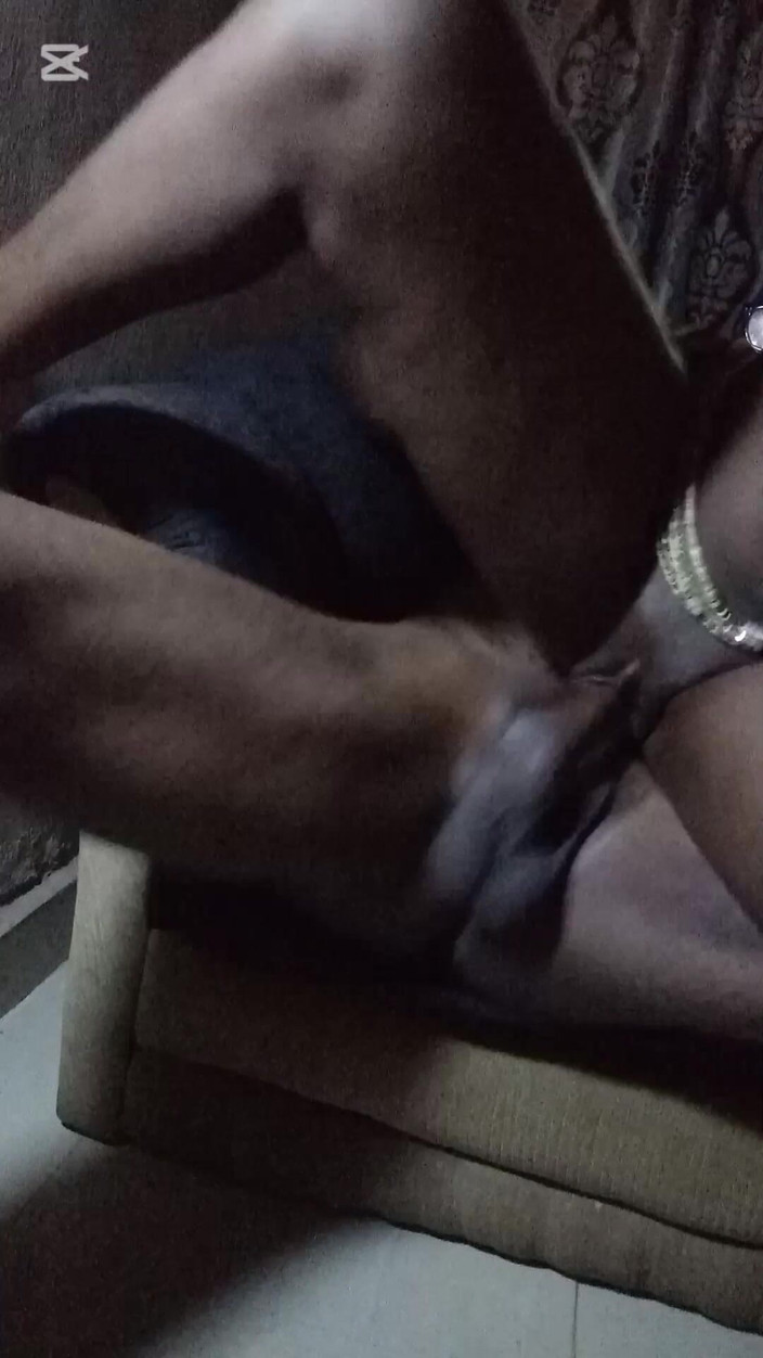 Londiq girls: Cavalcare E Sbattere Un Grosso Cazzo Nero in Bagno E...