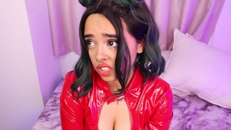 CuttieJennie: Üçüz üvey kız kardeşler ateşli adam için kavga ediyor