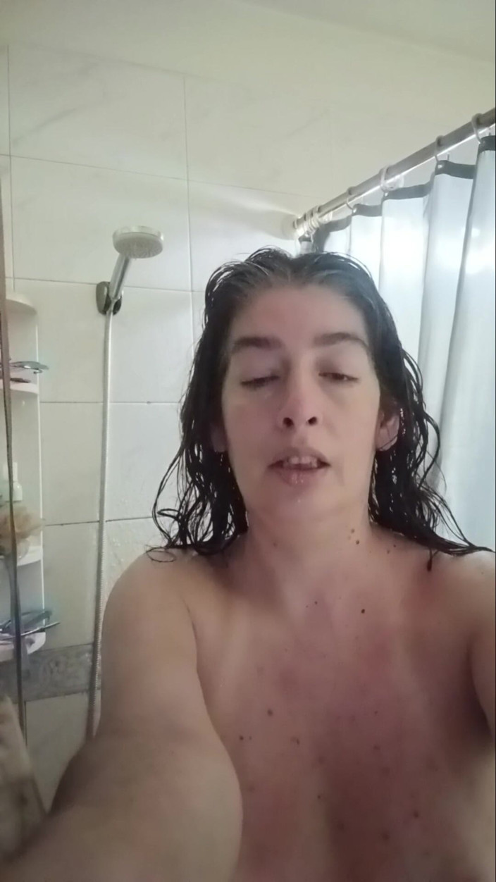Anita2008: MILF tar en dusch