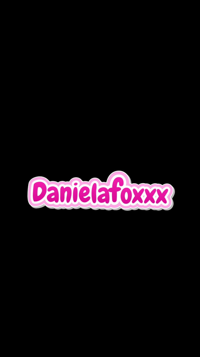danielafoxxx: 체육관에 가기 전에 엉덩이에 크림을 붓는 그녀