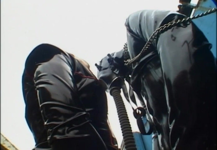 Absolute BDSM films - The original: Schätzchen im latexkleid pisst, dominiert