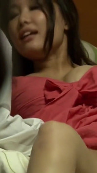 Vivre avec la femme de son frère - une tension maladroite qui devient lentement dangereuse - partie 1