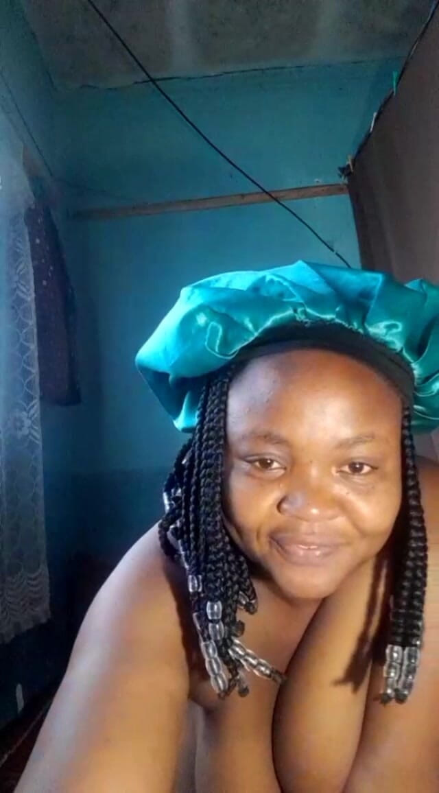Mahali: J’adore montrer mon cul noir devant la caméra 2