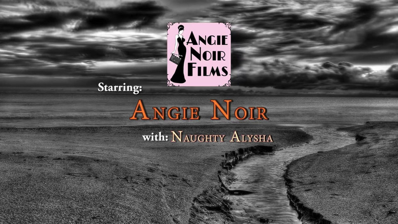 Angie Noir: Enorme voorbinddildo voor stiefmoeder met Angie Noir &amp; stoute Alysha