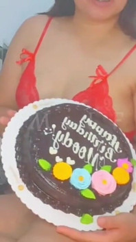 La mulți ani, mâncarea delicioasă pe care mi-a oferit-o, mulțumesc.