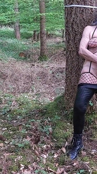 ¡la Abuela Se Masturba En El Bosque!