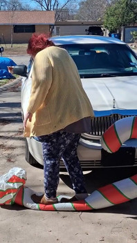 Duża piękna kobieta pielęgniarka Vicki miażdży to wysadzenie Candy Cane