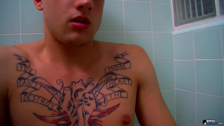 Homo Emo: Chris dostane svým kamarádům sexy zadek!