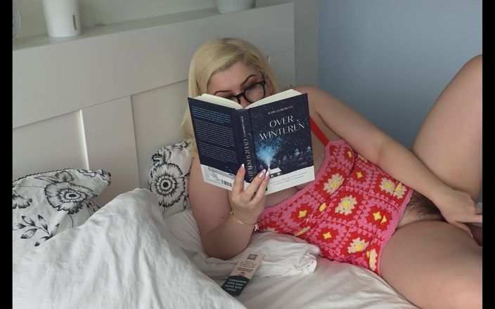 Ariana Faye: Bored dölleniyor