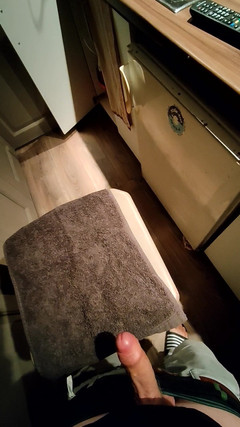 LcDream: Ayam kecil merangkap di bangku bar dalam kondom