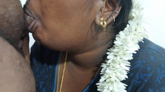 Veni: Тамильская жена глубоко сосет у друга своего мужа