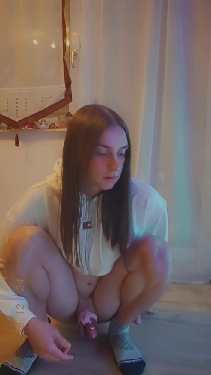 GlitterGiiiirl: Glittergiiiiirl w jej klatce czystości Jazda dildo zablokowany