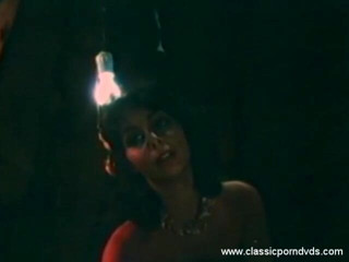 Classic Porn DVDs: Nữ hoàng khiêu dâm cổ điển nhận được xuống nó