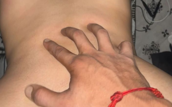 Rishi: 상사가 집에서 점심을 먹도록 보낼 때 직장을 구하기 위해 섹스 보스 마누라를 고용하는 인도 마을