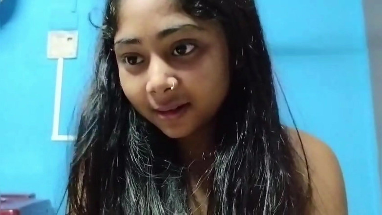 Queen7895: Suman Bhabhi和男友做爱