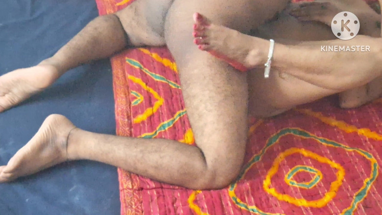 Busty Banuu: Domaltarak sikişiyor tam çıplak