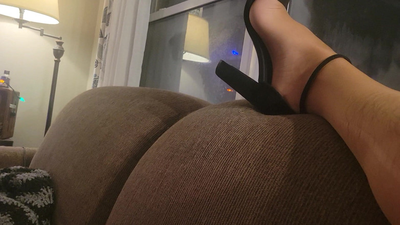 Feet Lover: Pieprzone buty dziewczyny w nylonach i szpilkach Bretanii