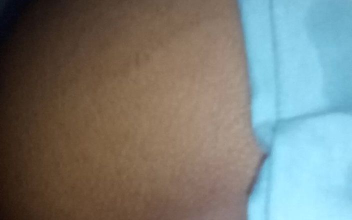 madusanka115: Mein mädchen spreizte ihren hintern weit und ließ mich sie...