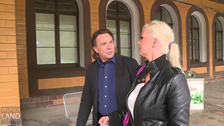 German Porn: Vivian Schmitt verbringt zeit mit einem schwanz, weil der anschlusszug...