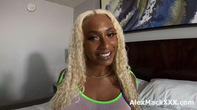 Alex Mack: Ebony Goddess with Huge Tits Loves Bwc - Sarai Minx