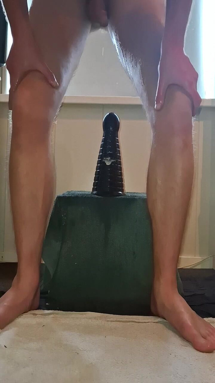 NoFace Twink X: Solo gay male - seks anal ekstrem pakai dildo dan fisting
