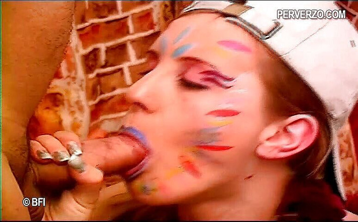 Amazing asses and pussies: छोटे स्तनों वाली रंडी की बॉडी पेंटिंग चुदाई