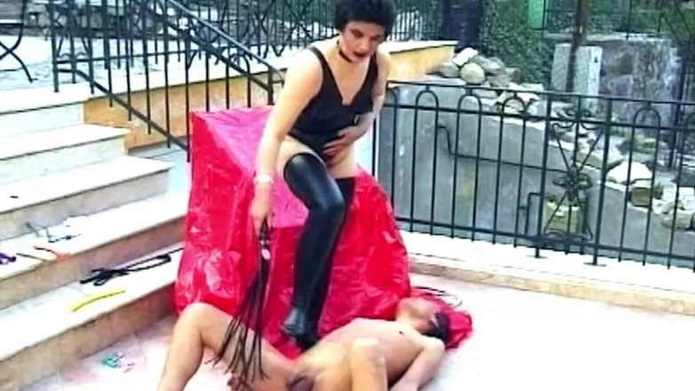 My German Amateurs: Morena dominatrix pins clothespins en polla
