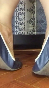 Shoeplay Dangling Empress Bella