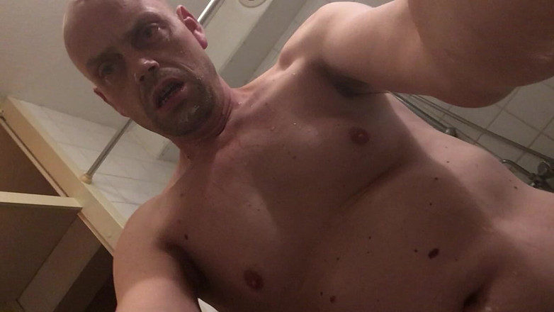 Pikkenslet: Chcaní, honění a sperma na mé bradě