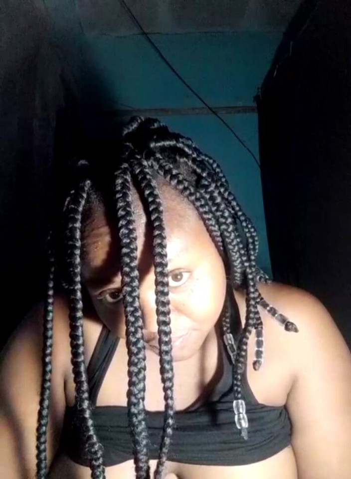 Mahali: Dis-moi à quel point tu aimes mes gros seins et mon...