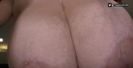 hugeboobswife: Zde je vaše vlastní video Droog si to užívá!