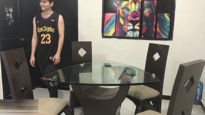 MAFELAGO: La sorellastra arrapata ama cavalcare il cazzo del fratellastro