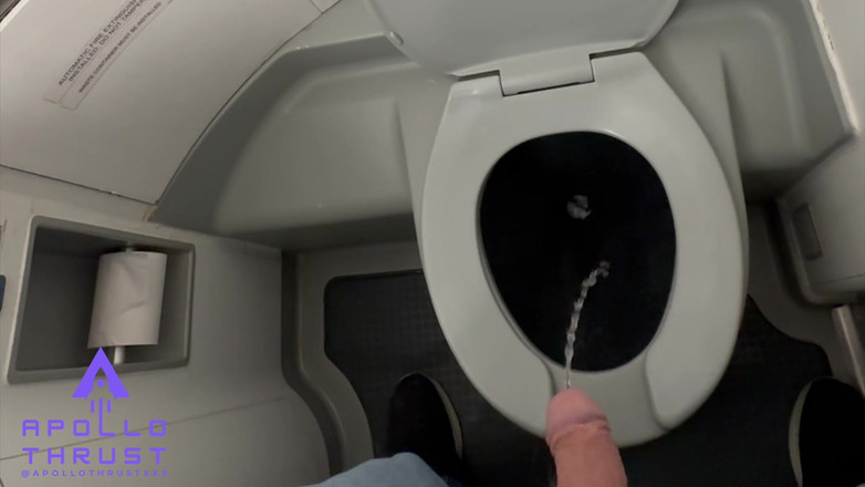 ApolloThrustXXX: Mile High撒尿