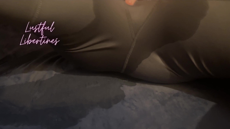 Lustful Libertines: 私のレギンスは完全にソッドです。剥がさなければならないかもしれません。