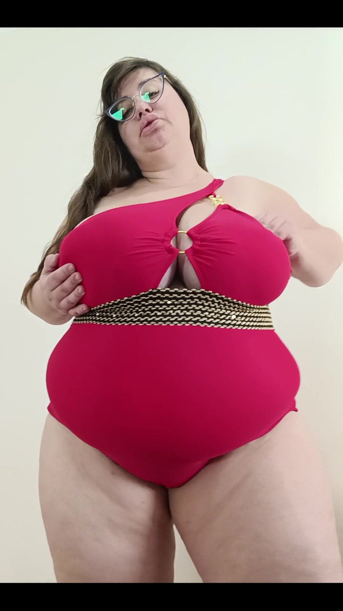 Nina Doll: Nové červené plavky