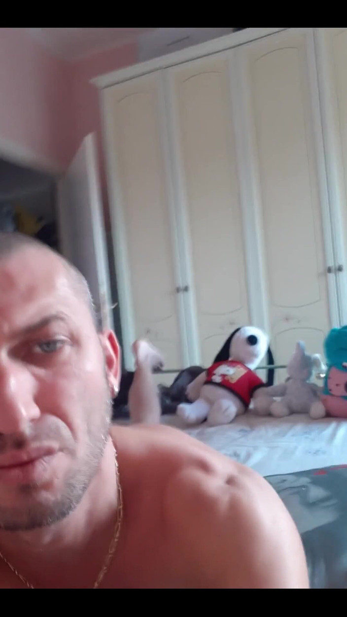 Boy jerking off: 男の子がオナニーする