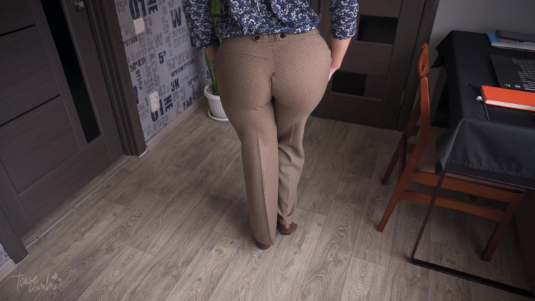Teasecombo 4K: Setiausaha MILF mengusik pantat ketat sehingga seluarnya berbelah