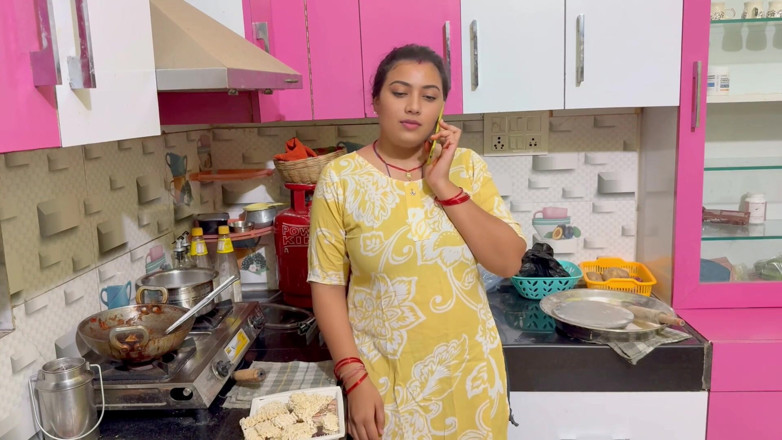 Hotty_ragini: Adik tiri muda saya secara tidak sengaja menghantar foto bogelnya...