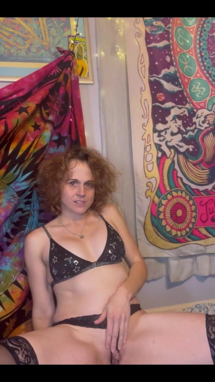 Suzy Wylde: Vamos explorar meu rabo bonito