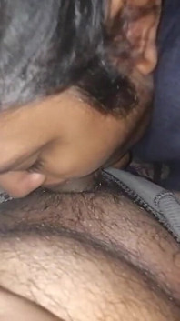 Avalage de sperme de tatie desi