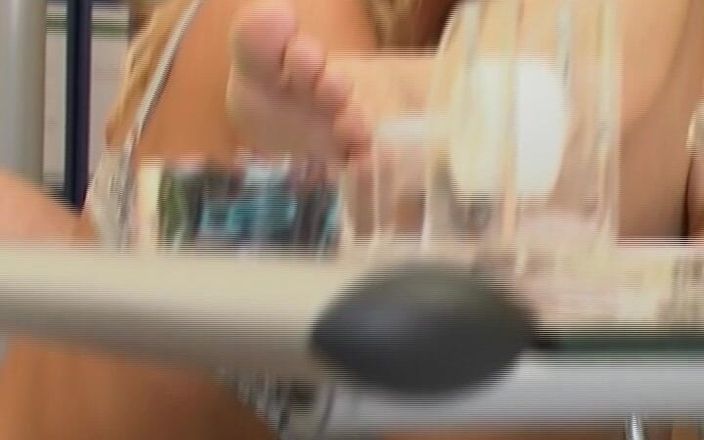 Deutsche Camgirls: Loiras alemãs com tesão tendo a melhor ação lesbo de...