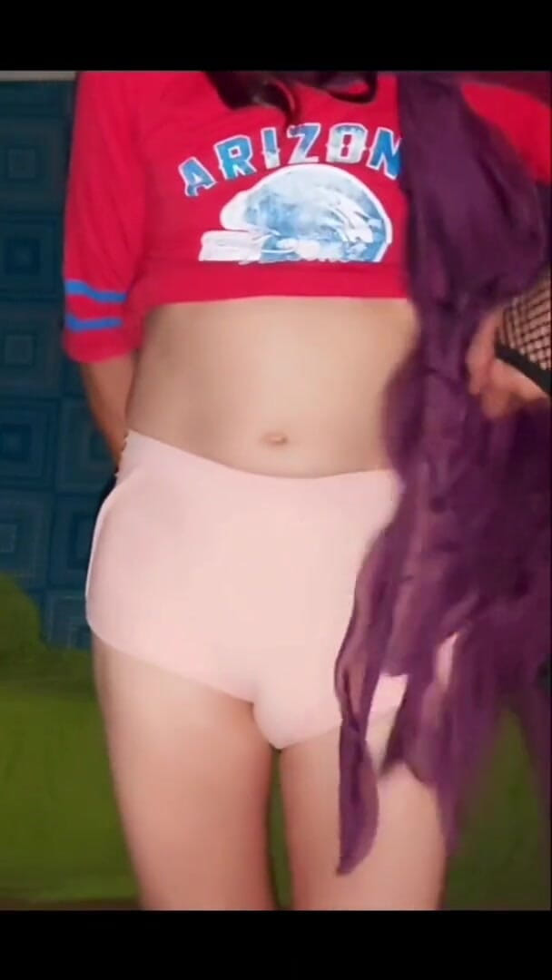 Lizzaali: Bit of playing in my pink shorts