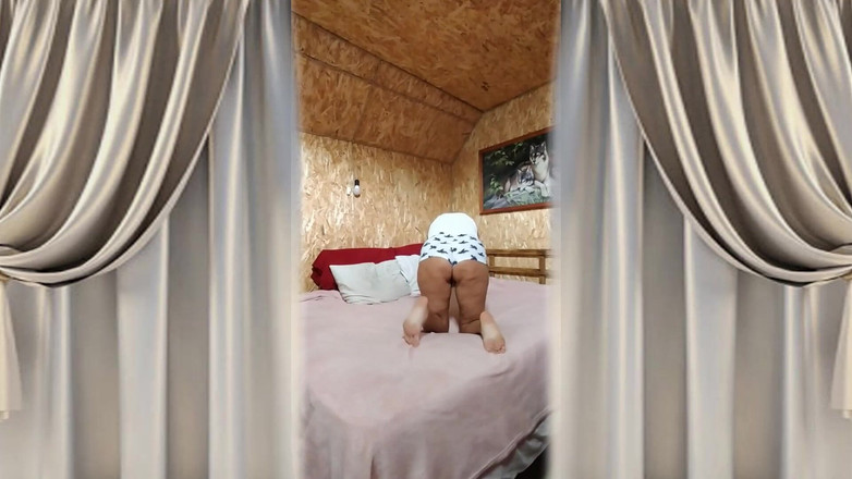 Lukerya: Sexy žena v domácnosti Lukerya. Ráno začíná v posteli.