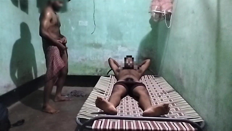 Desi Tits: Vizinho vovô fodeu twink boy
