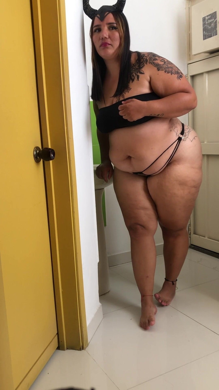 Lexly_16: Ficken mit stiefcousine auf einer party, Sie wusste nicht, wer...